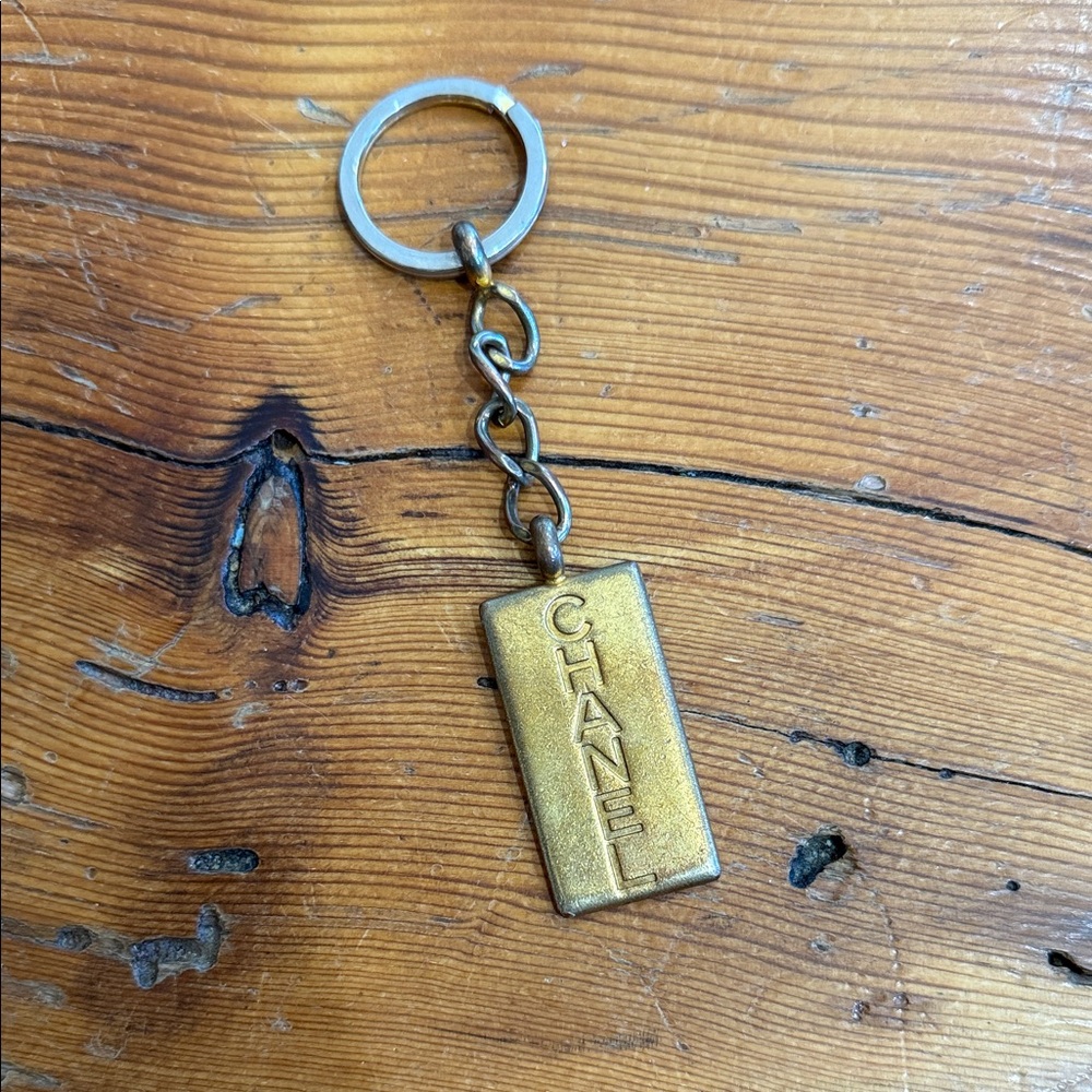 CHANEL Gold Rectangular Keychain Vintage - Picture 1 of 8